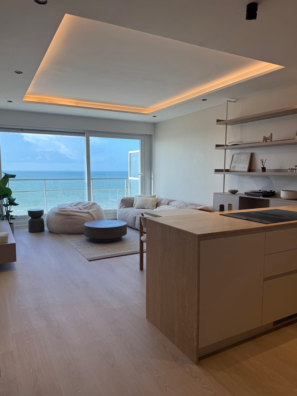 Beachfront Skyline Retreat